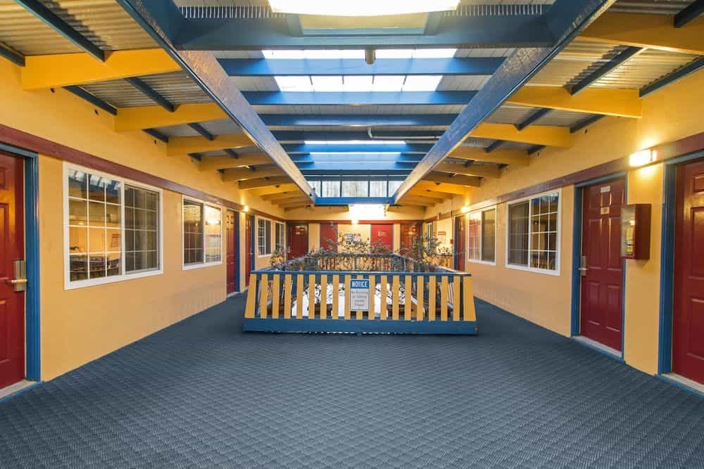 TOWN HOUSE MOTEL