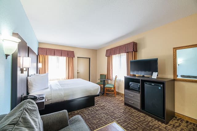 Premium Room, 1 King Bed (with Balcony)