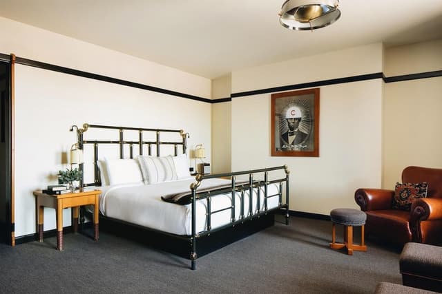 Junior Suite, 1 King Bed (Millennium View)