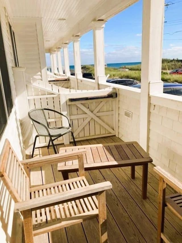 Premium Suite, 1 Queen Bed with Sofa bed, Private Bathroom, Partial Ocean View (1 Bdrm. Suite)