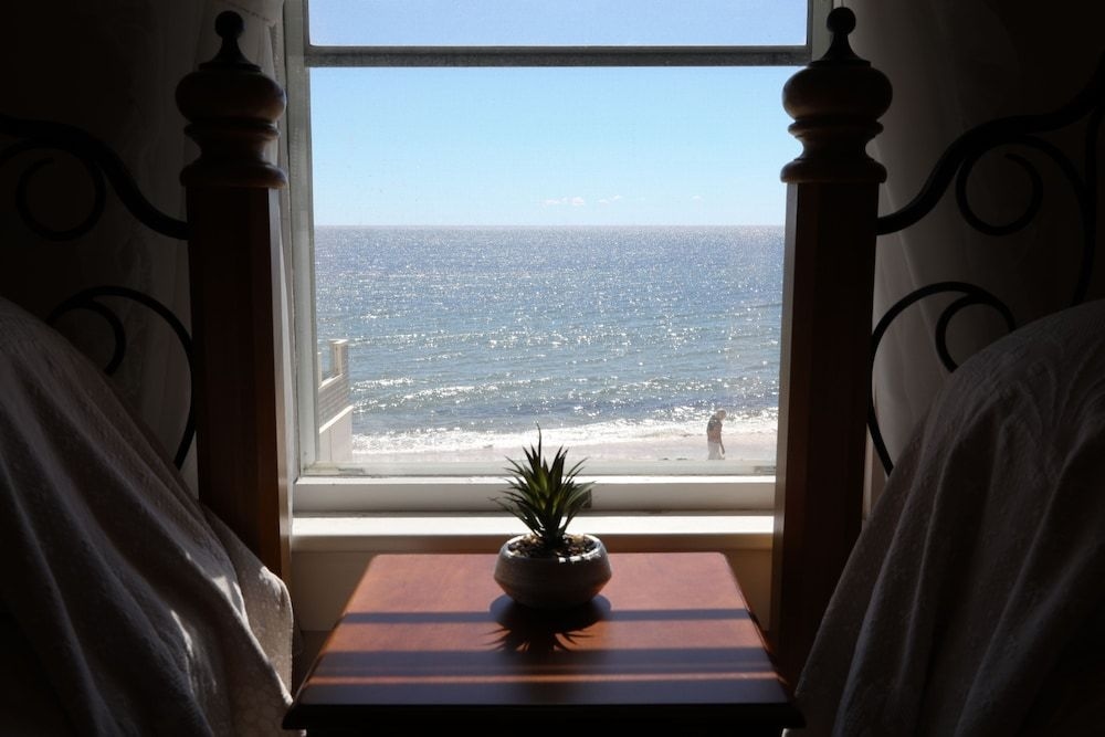 By the Sea Guests Bed & Breakfast & Suites0