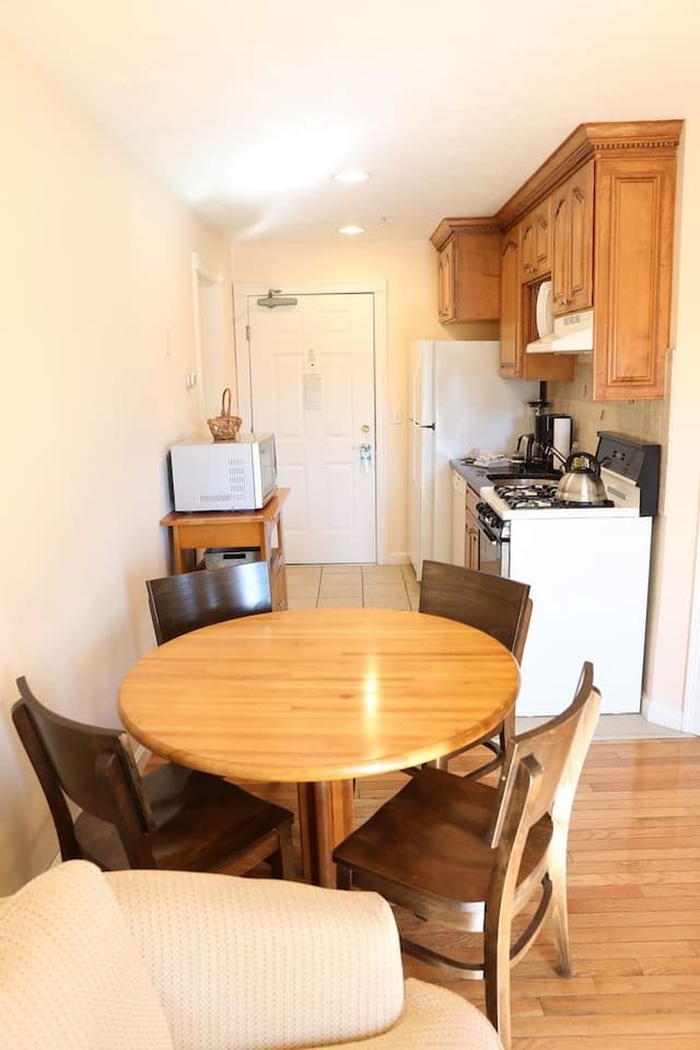 Premium Suite, 1 Queen Bed with Sofa bed, Private Bathroom, Partial Ocean View (1 Bdrm. Suite)