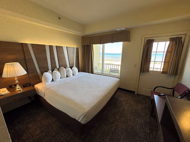 Economy Suite, Multiple Beds, Non Smoking, Lake View