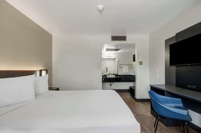 Standard Room, 1 Queen Bed, Non Smoking