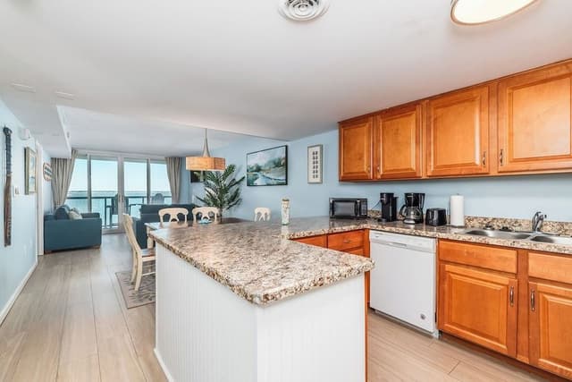 Premium Condo, 2 Bedrooms, Balcony, Bay View