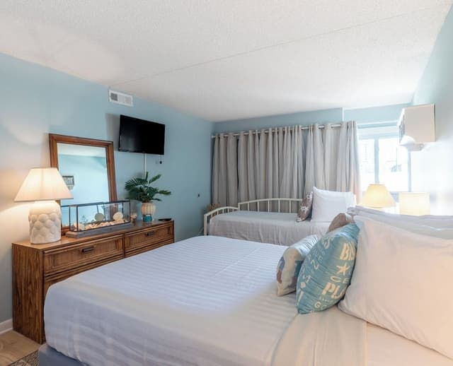Premium Condo, 2 Bedrooms, Balcony, Bay View