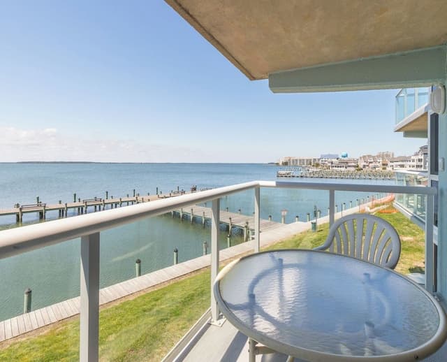 Standard Condo, 2 Bedrooms, Balcony, Bay View