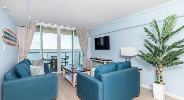 Premium Condo, 2 Bedrooms, Balcony, Bay View