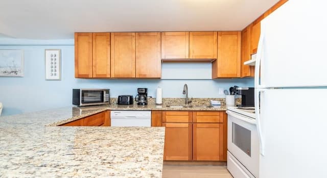 Premium Condo, 2 Bedrooms, Balcony, Bay View