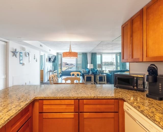 Standard Condo, 2 Bedrooms, Balcony, Bay View
