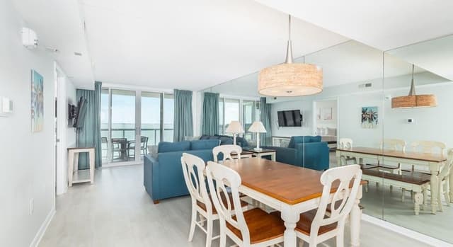 Premium Condo, 2 Bedrooms, Balcony, Bay View