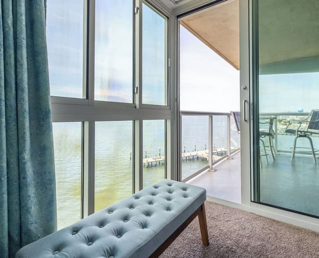 Premium Condo, 2 Bedrooms, Balcony, Bay View