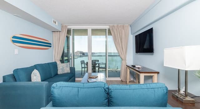 Premium Condo, 2 Bedrooms, Balcony, Bay View