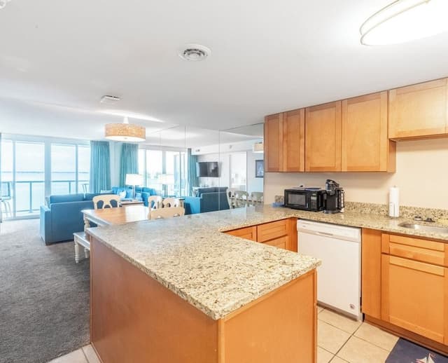 Premium Condo, 2 Bedrooms, Balcony, Bay View