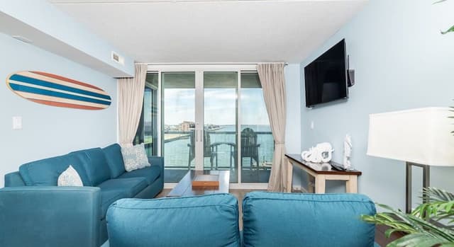 Premium Condo, 2 Bedrooms, Balcony, Bay View