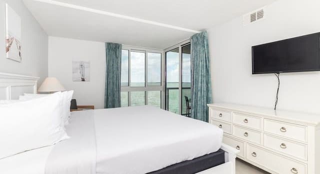 Premium Condo, 2 Bedrooms, Balcony, Bay View