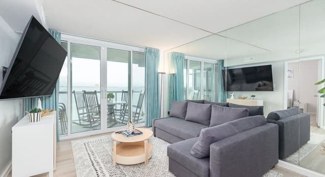 Premium Condo, 2 Bedrooms, Balcony, Bay View