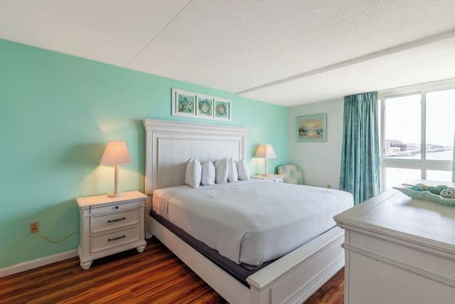 Premium Condo, 2 Bedrooms, Balcony, Bay View