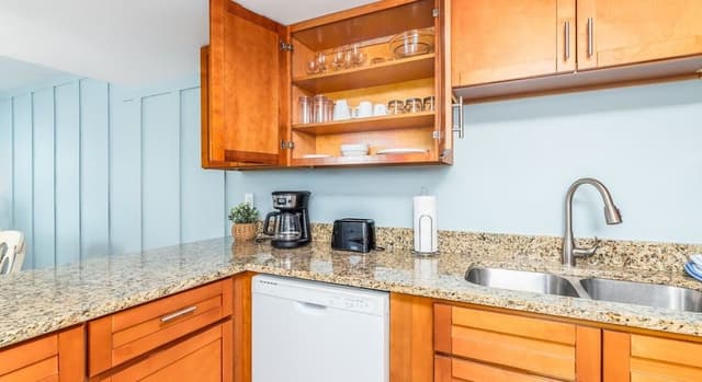 Premium Condo, 2 Bedrooms, Balcony, Bay View