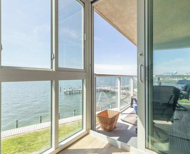 Premium Condo, 2 Bedrooms, Balcony, Bay View