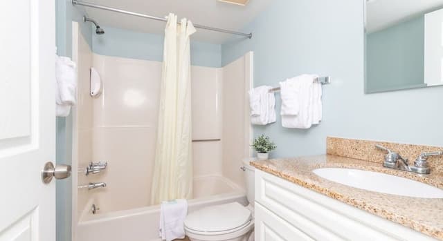 Premium Condo, 2 Bedrooms, Balcony, Bay View