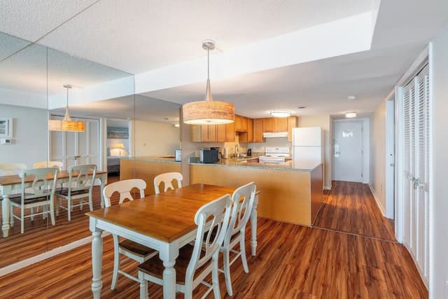 Premium Condo, 2 Bedrooms, Balcony, Bay View