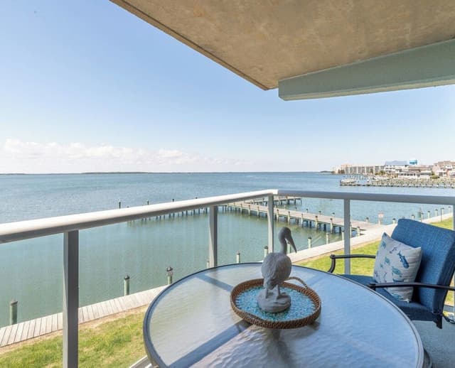 Premium Condo, 2 Bedrooms, Balcony, Bay View