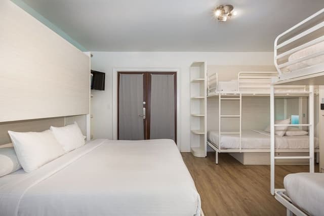 NYAH Private Room 1 King and 4 Single Beds