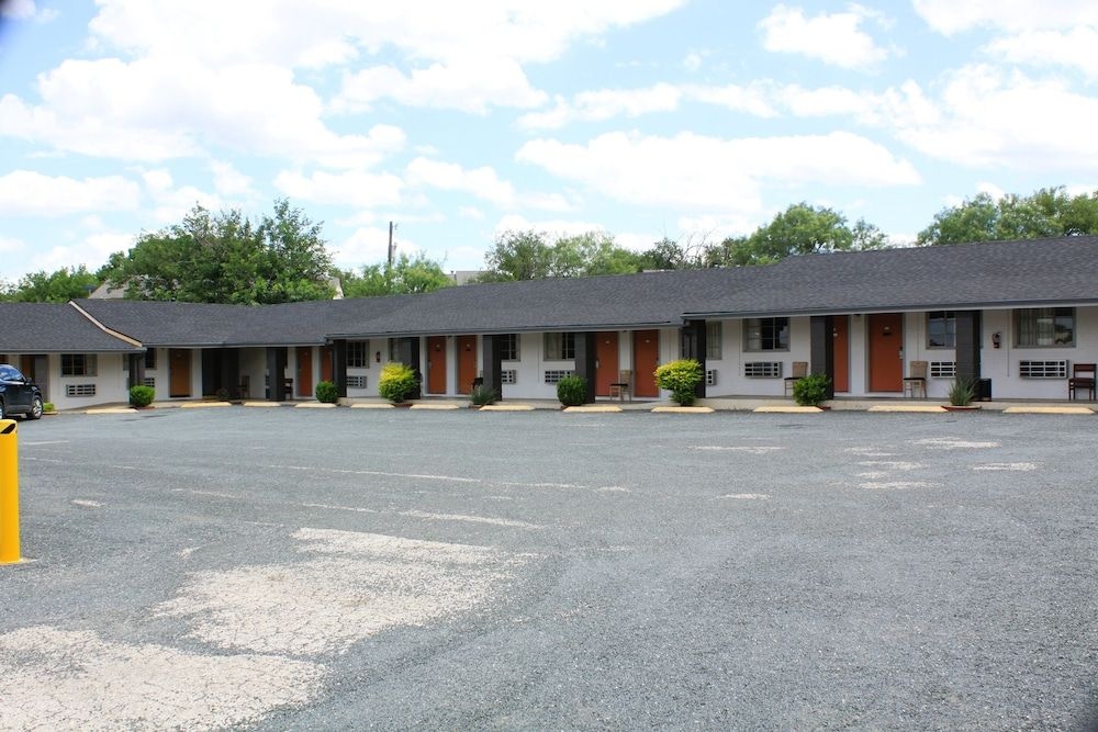 Sun Valley Motel0