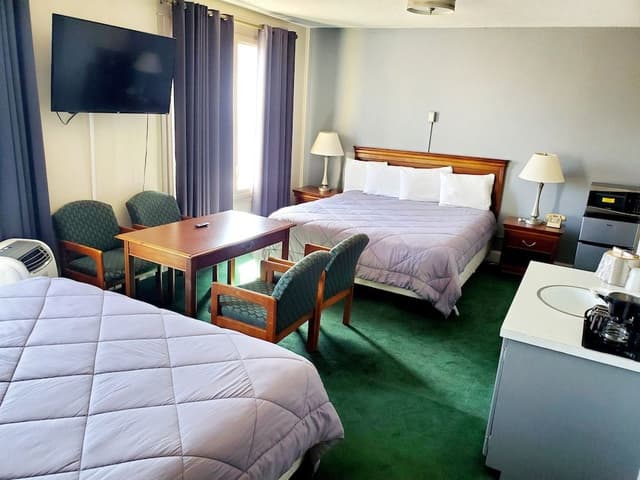 Design Suite, Multiple Beds, Non Smoking, Refrigerator & Microwave