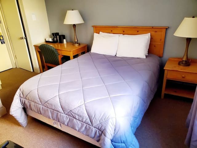 Small Queen size room