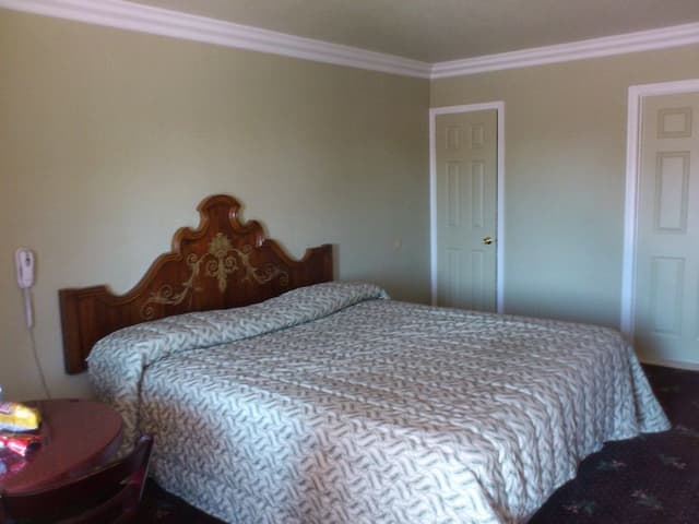 Standard Room, 1 King Bed