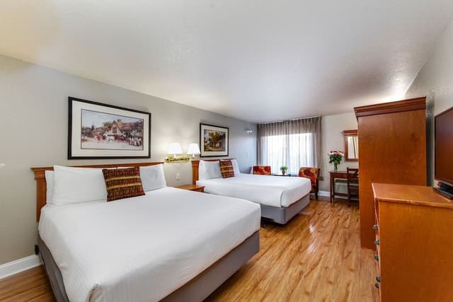 Two Queen Room, Treeside