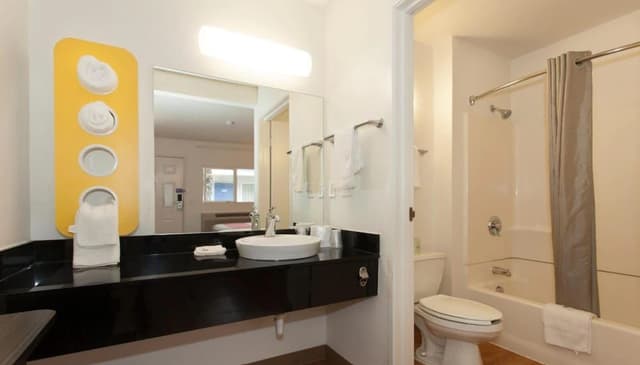 Deluxe Room, 2 Queen Beds, Accessible, Non Smoking