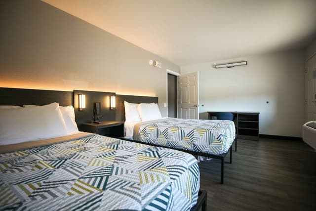 Deluxe Room, 2 Queen Beds, Accessible, Non Smoking