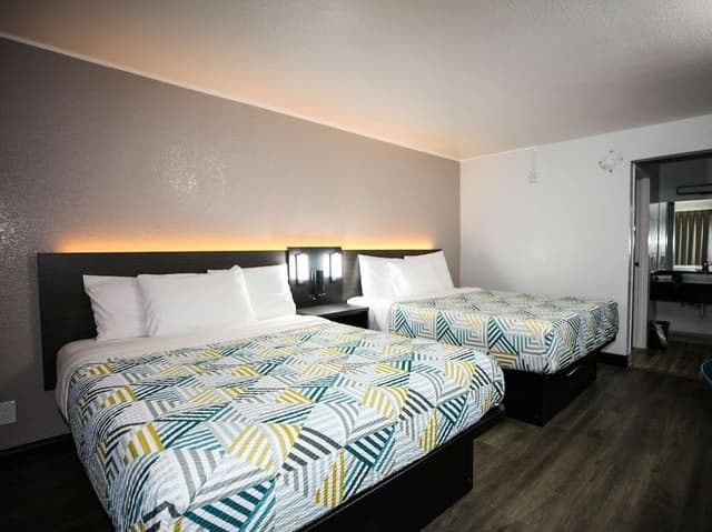 Deluxe Room, 2 Queen Beds, Accessible, Non Smoking