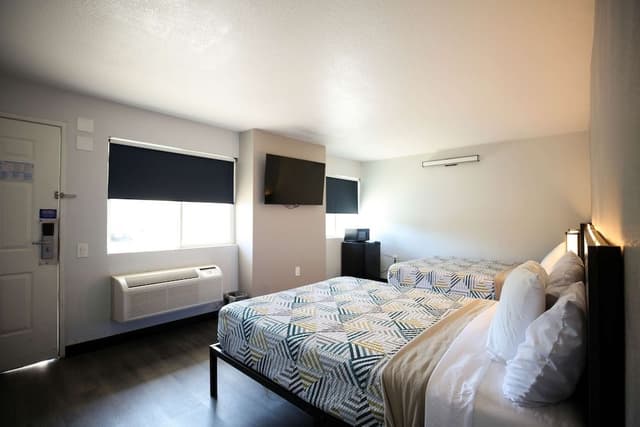 Deluxe Room, 2 Queen Beds, Accessible, Non Smoking