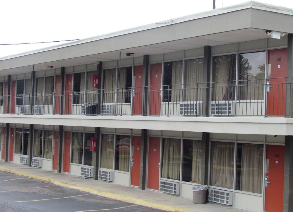 Red Carpet Inn0