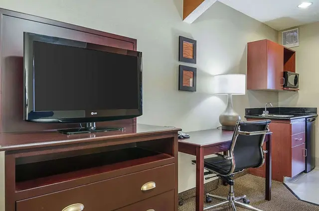 Executive Suite, 1 Queen Bed with Sofa bed, Non Smoking (2 Person Sofa Bed)