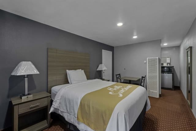 Classic Room, 1 Queen Bed