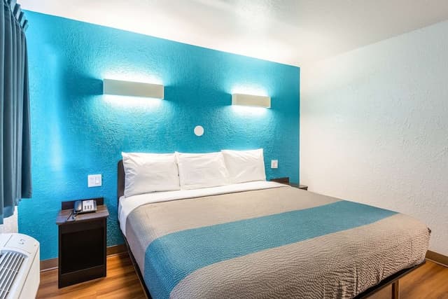 Standard Room, 1 Queen Bed, Accessible, Non Smoking