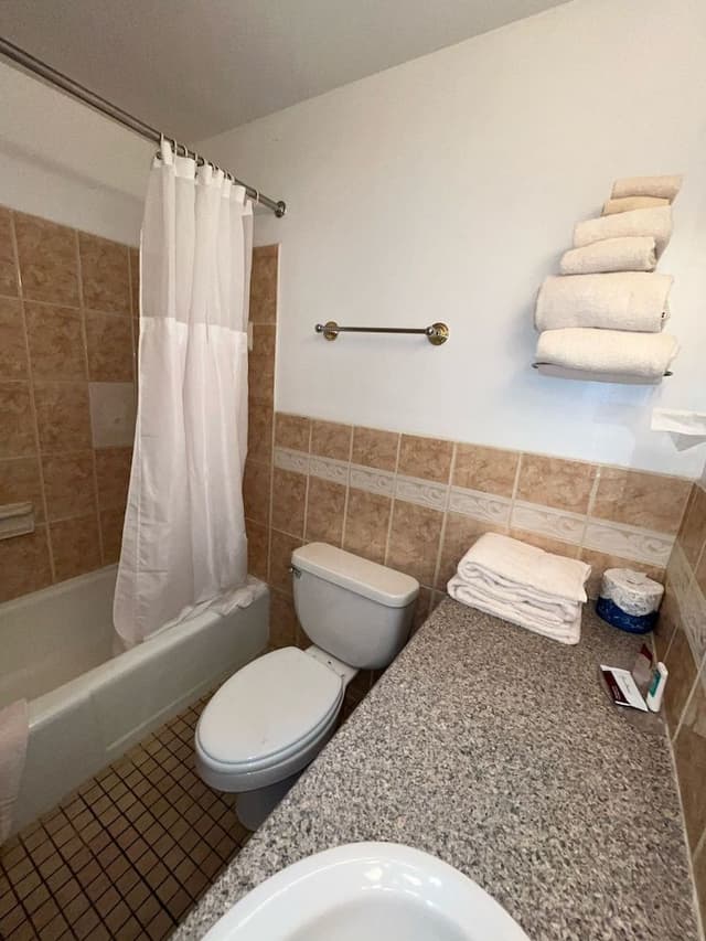 Basic Room, 2 Double Beds, Lake View