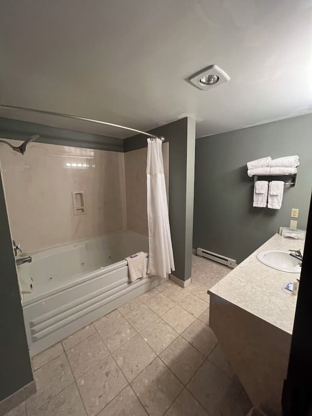 Deluxe Room, 1 King Bed, Lake View