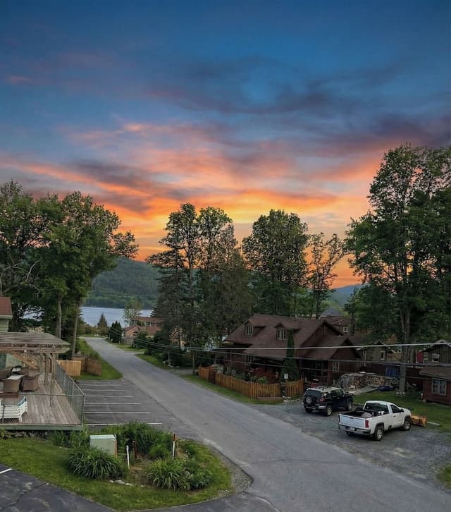 Superior Apartment, 2 Bedrooms, Kitchen, Mountain View