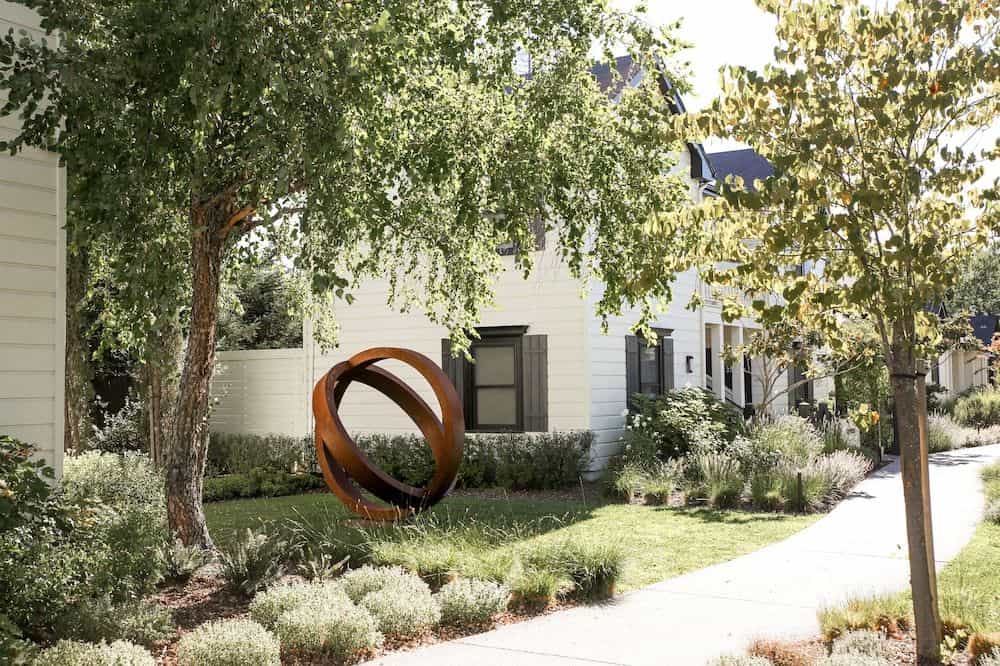 MacArthur Place