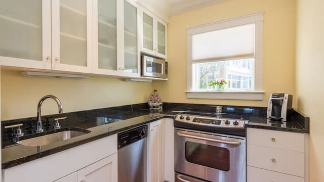 Breakwater Exclusive Waterfront Cottage