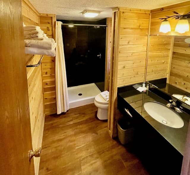 Basic Single Room, 1 Queen Bed
