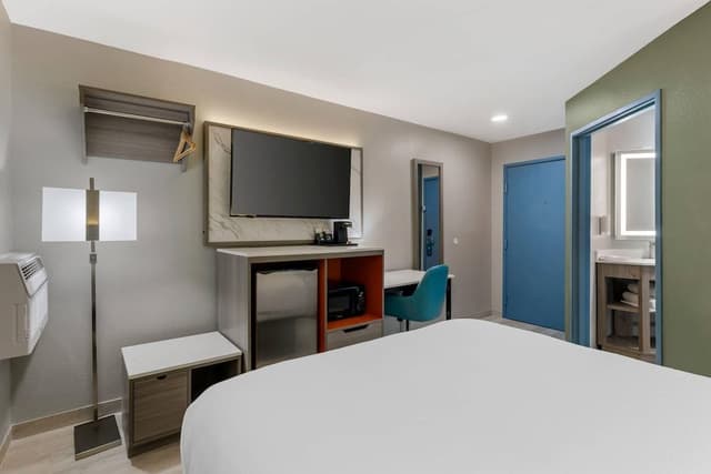 Standard Room, 1 Queen Bed, Non Smoking