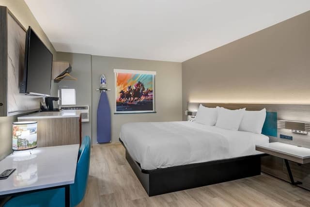 Room, 1 King Bed, Accessible, Non Smoking (Upgrade)