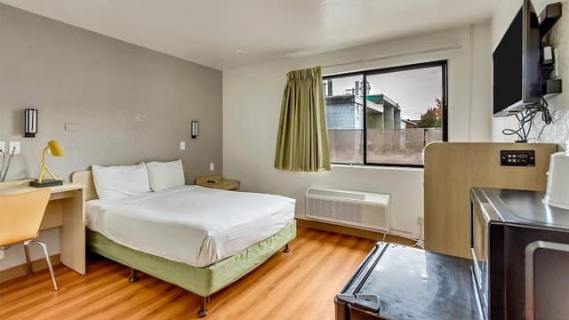 Deluxe Room, 1 Double Bed, Accessible Bathtub, Non Smoking